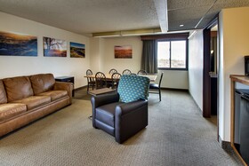 EverSpring Inn & Suites