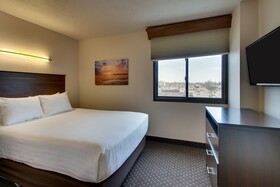 EverSpring Inn & Suites