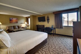 EverSpring Inn & Suites