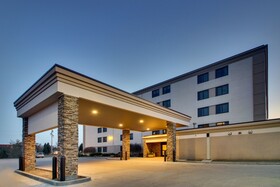 EverSpring Inn & Suites