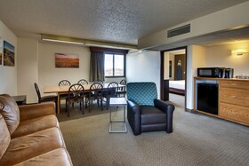 EverSpring Inn & Suites