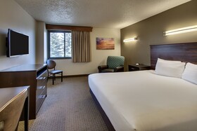 EverSpring Inn & Suites