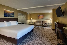 EverSpring Inn & Suites