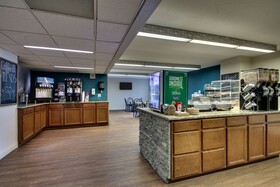 EverSpring Inn & Suites