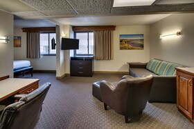 EverSpring Inn & Suites