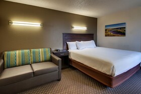 EverSpring Inn & Suites