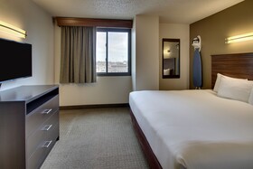 EverSpring Inn & Suites