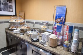 Hampton Inn & Suites Bismarck Northwest