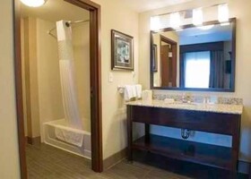 Hampton Inn & Suites Bismarck Northwest