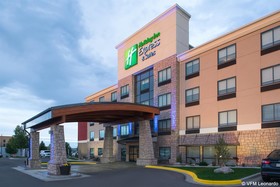 Holiday Inn Express & Suites Bismarck