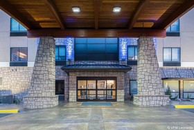 Holiday Inn Express & Suites Bismarck