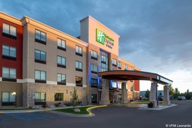 Holiday Inn Express & Suites Bismarck