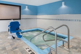 Holiday Inn Express & Suites Bismarck