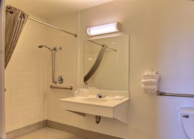 Motel 6 Bismarck