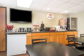 Super 8 by Wyndham Bismarck