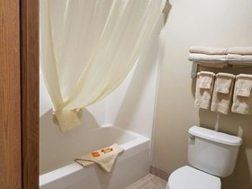 Bowman Inn & Suites