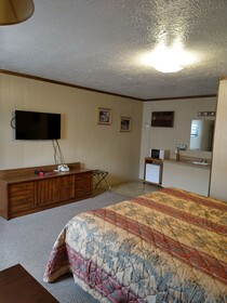Budget Host 4-U Motel