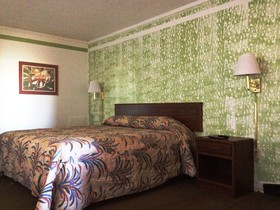 Roadway Inn