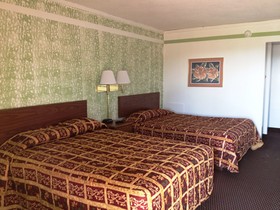Roadway Inn
