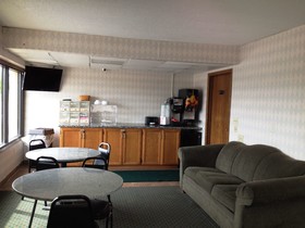 Roadway Inn