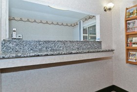 Roadway Inn