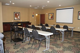 Cobblestone Hotel & Suites - Devils Lake