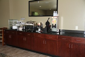 Cobblestone Hotel & Suites - Devils Lake