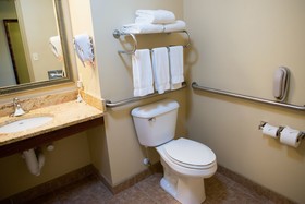 Holiday Inn Express Devils Lake