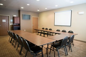 Holiday Inn Express Devils Lake