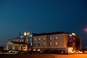 Holiday Inn Express Devils Lake