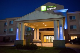 Holiday Inn Express Devils Lake