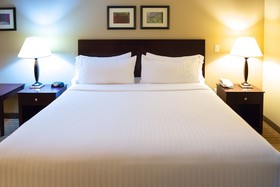 Holiday Inn Express Devils Lake