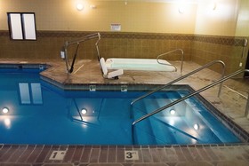 Holiday Inn Express Devils Lake