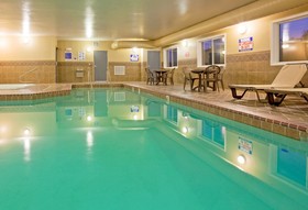 Holiday Inn Express Devils Lake