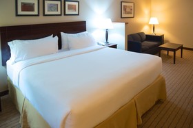 Holiday Inn Express Devils Lake