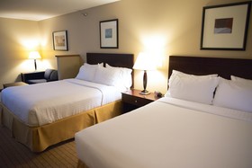 Holiday Inn Express Devils Lake