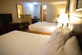 Holiday Inn Express Devils Lake