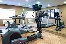 Holiday Inn Express Devils Lake