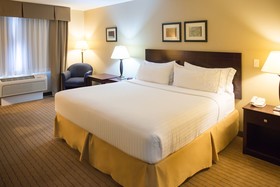 Holiday Inn Express Devils Lake