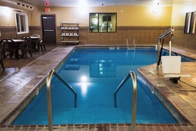 Holiday Inn Express Devils Lake