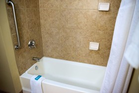 Holiday Inn Express Devils Lake
