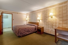 Roadway Inn