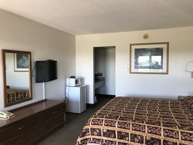 Roadway Inn