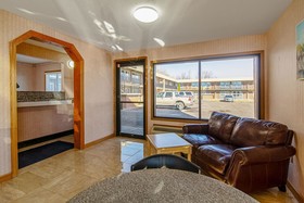 Roadway Inn