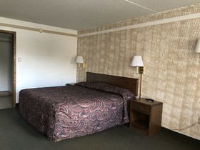 Roadway Inn