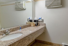 Roadway Inn