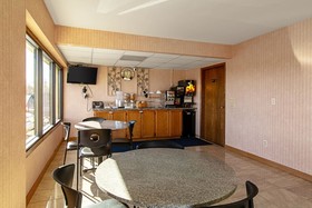Roadway Inn