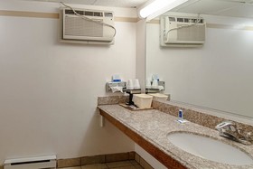 Roadway Inn