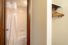 Roadway Inn