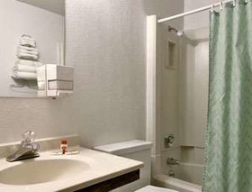 Super 8 by Wyndham Devils Lake